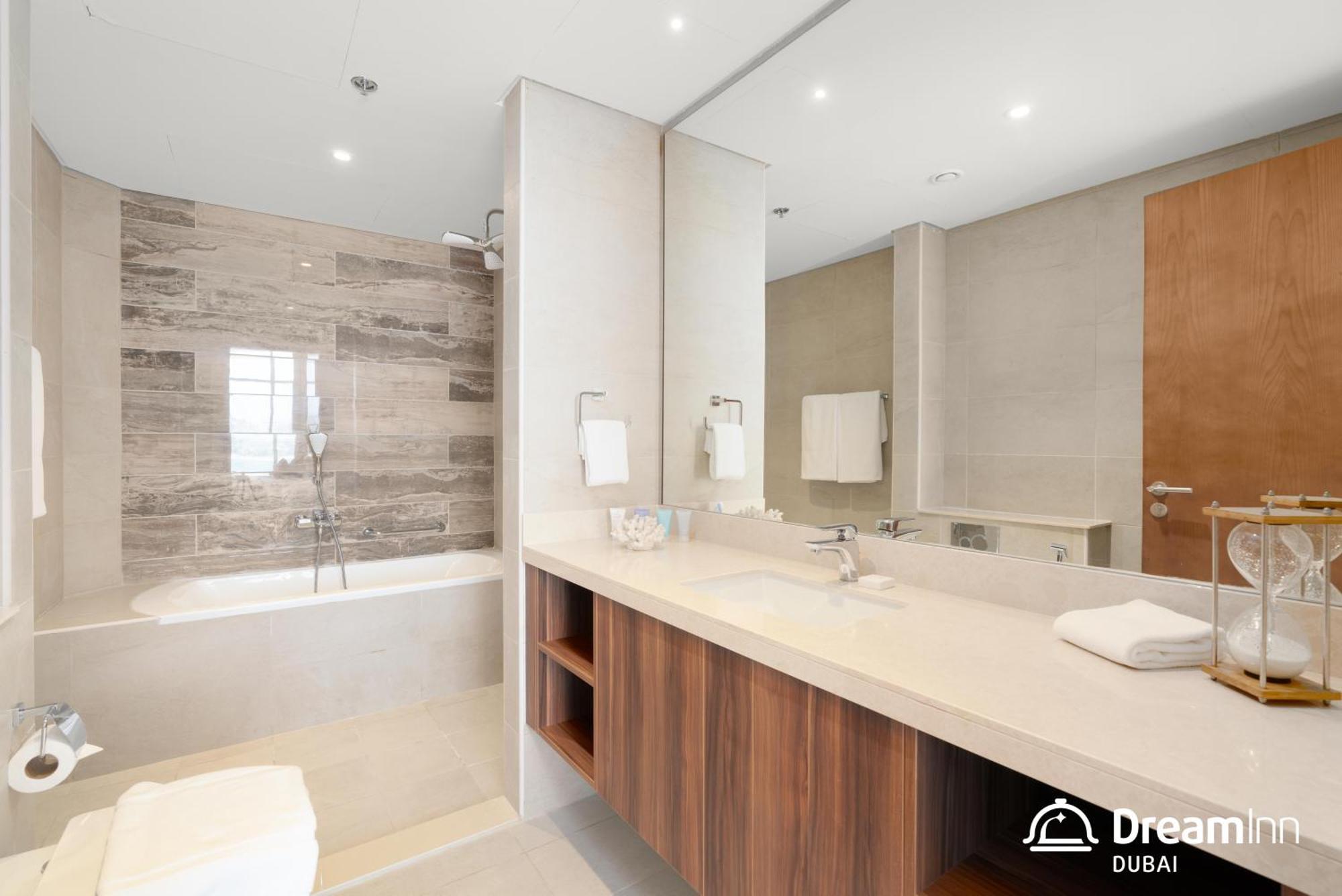 Dream Inn Apartments - Mina By Azizi Dubai Bagian luar foto